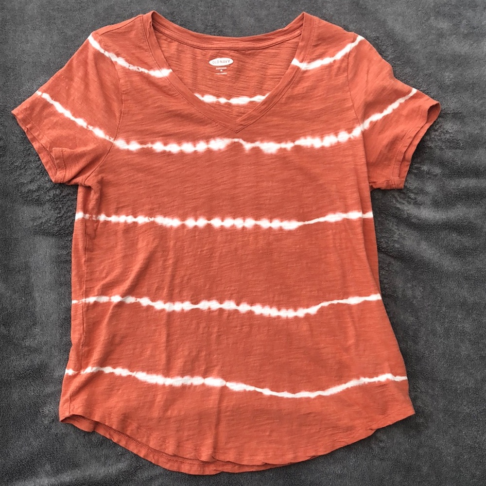Old navy tee shirt